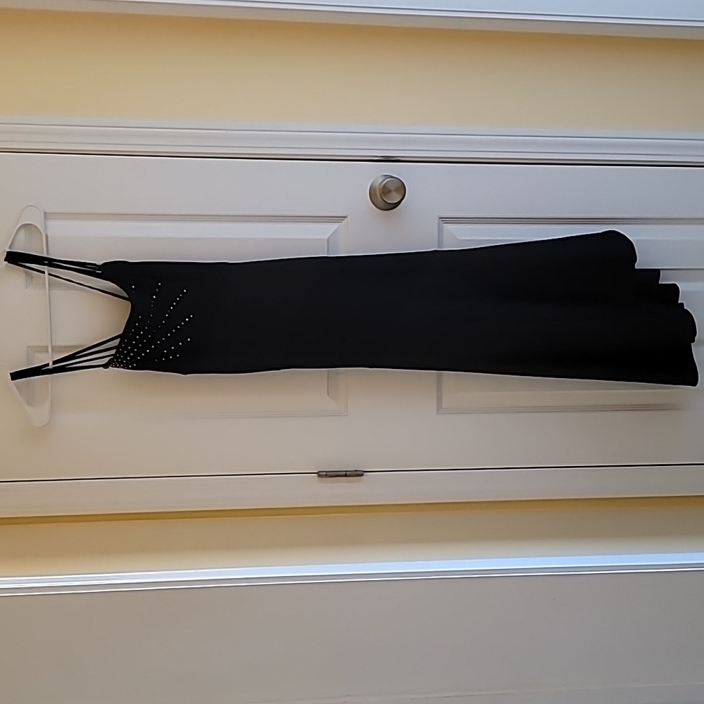 Cachet size 4 black asymmetrical formal dress